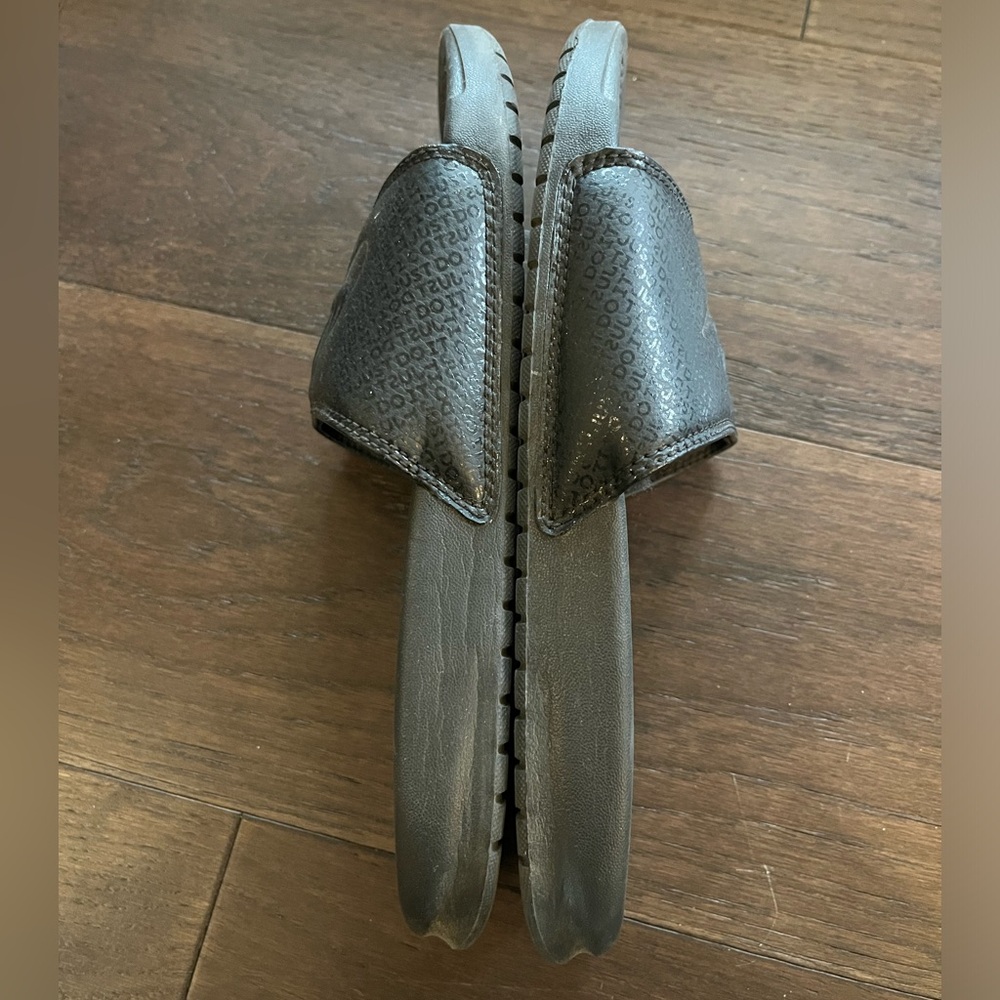 Nike | Slides - Picture 8 of 10